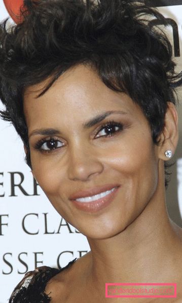Pixie haircut for krøllete hår