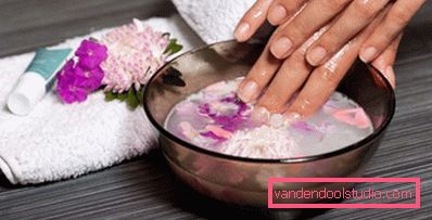 bad med blomsterinfusjon bad med blomsterinfusjon