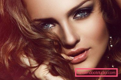 jente med kveldsmake-up jente med kveldsmake-up