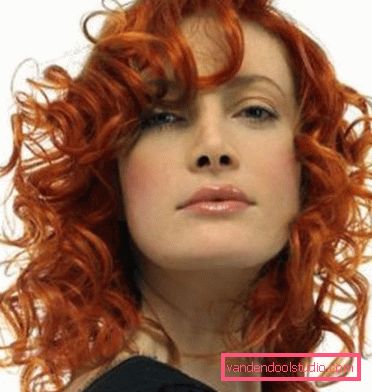 Middels lengde Curly Haircut Cascade Hvilke hårklipp passer til krøllet hår av middels lengde