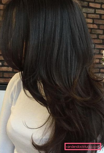 Kvinnelig haircut for langt hår med eksamen - sidevisning Hva er typer hårklipp for langt hår