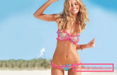 slank jente på stranden slank jente på stranden