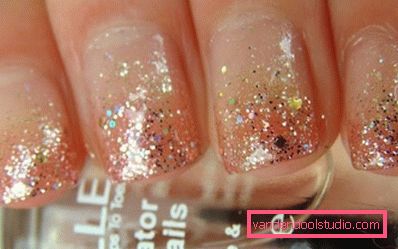 Manikyr til skolen med sparkles Manikyr til skolen med sparkles
