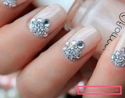 Herlig manikyr med rhinestones 2019-2020