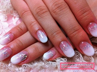 Herlig manikyr med rhinestones 2019-2020