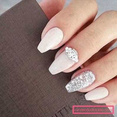 Herlig manikyr med rhinestones 2019-2020