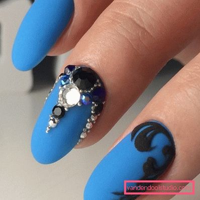 Herlig manikyr med rhinestones 2019-2020