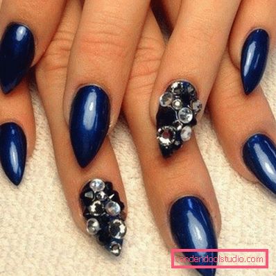 Herlig manikyr med rhinestones 2019-2020