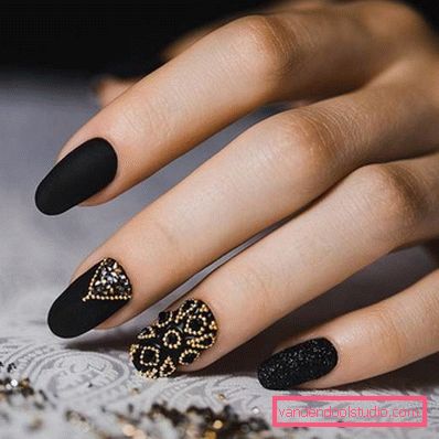 Herlig manikyr med rhinestones 2019-2020