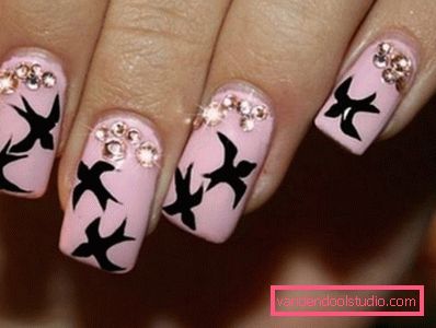 Herlig manikyr med rhinestones 2019-2020