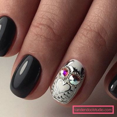 Herlig manikyr med rhinestones 2019-2020