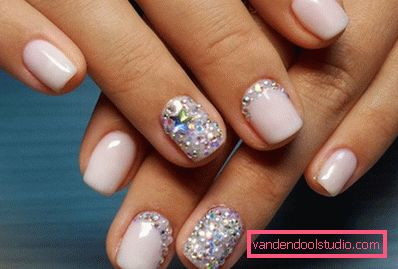 Herlig manikyr med rhinestones 2019-2020