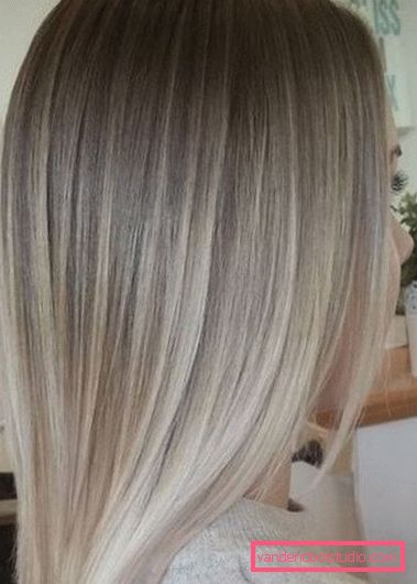 Shatush farger på blondt hår Fasjonabel farging av mørkt og lett hår i stil med shatush