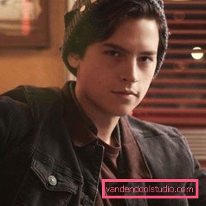 Cole Sprou frisyre - bilde