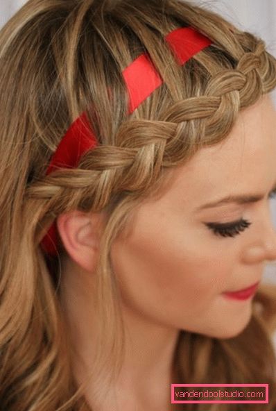 Braid veve langt hår med bånd Frisyrer med fletninger for langt hår