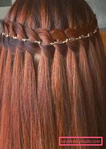Braid veve langt hår med bånd Frisyrer med fletninger for langt hår