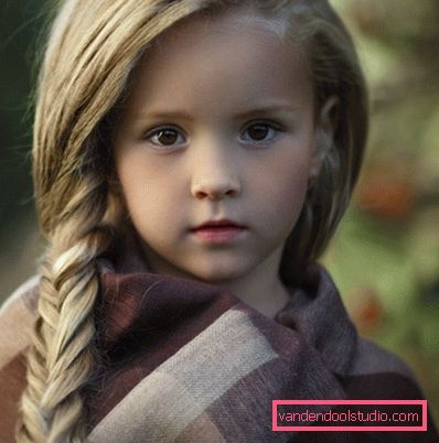 Braids for jenter Forskjellige vevfletter til jenter i trinn