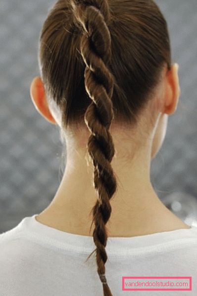 Enkle frisyrer for hver dag De enkleste frisyrene for hver dag - topp rask styling på 5 minutter