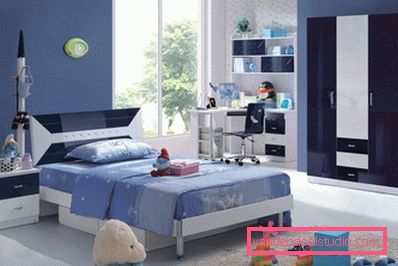 En interessant design av et barnerom for en gutt i ulike aldre.