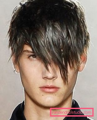 Menns frisyrer med smell - lang skrå Alternativer for mannlige frisyrer med bangs og styling