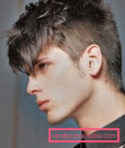 Menns frisyre med smell Alternativer for mannlige frisyrer med bangs og styling