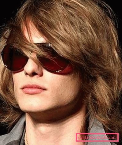 Menns frisyrer med smell - lang skrå Alternativer for mannlige frisyrer med bangs og styling